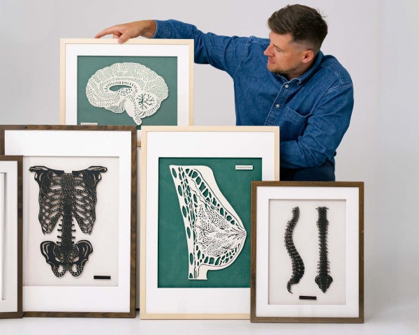 Anatomia w drewnie i drewniane obrazy anatomiczne AnatomyDecor. Odkryj anatomię człowieka w nowym wymiarze